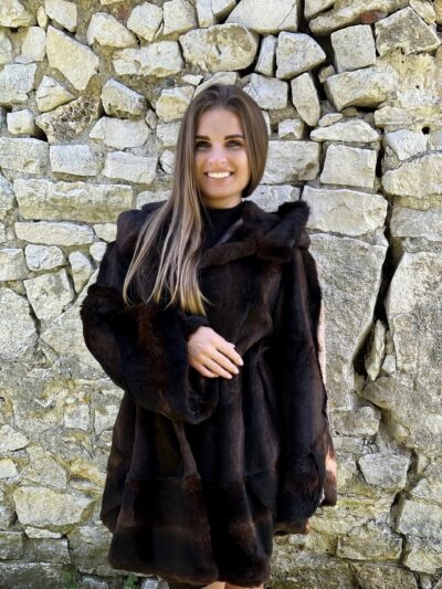 brązowe futro z norek z kapturem