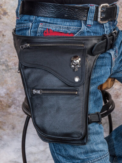 czarna skórzana saszetka torba biodrowa na nogę pas z czaszką