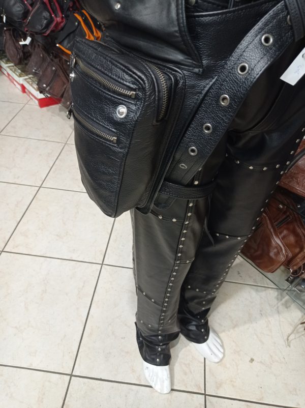 czarna skórzana saszetka torba na nogę pas udo dla motocyklisty pojemna