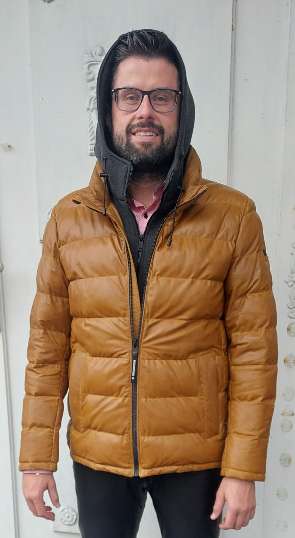 żółta musztardowa miodowa skórzana kurtka męska pikowana z odpinanym kapturem ocieplana jesień zima