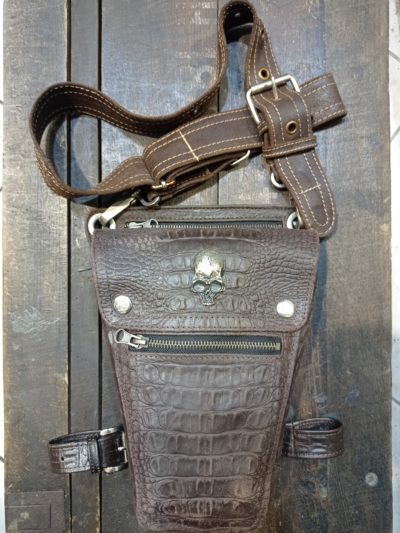 brązowa saszetka torba nerka motocyklowa na nogę karabińczyki długi pasek krokodyl