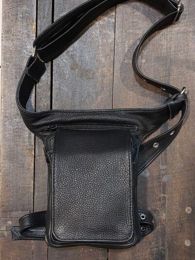 szaszetka mała na nogę czarna skórzana torba na udo moto