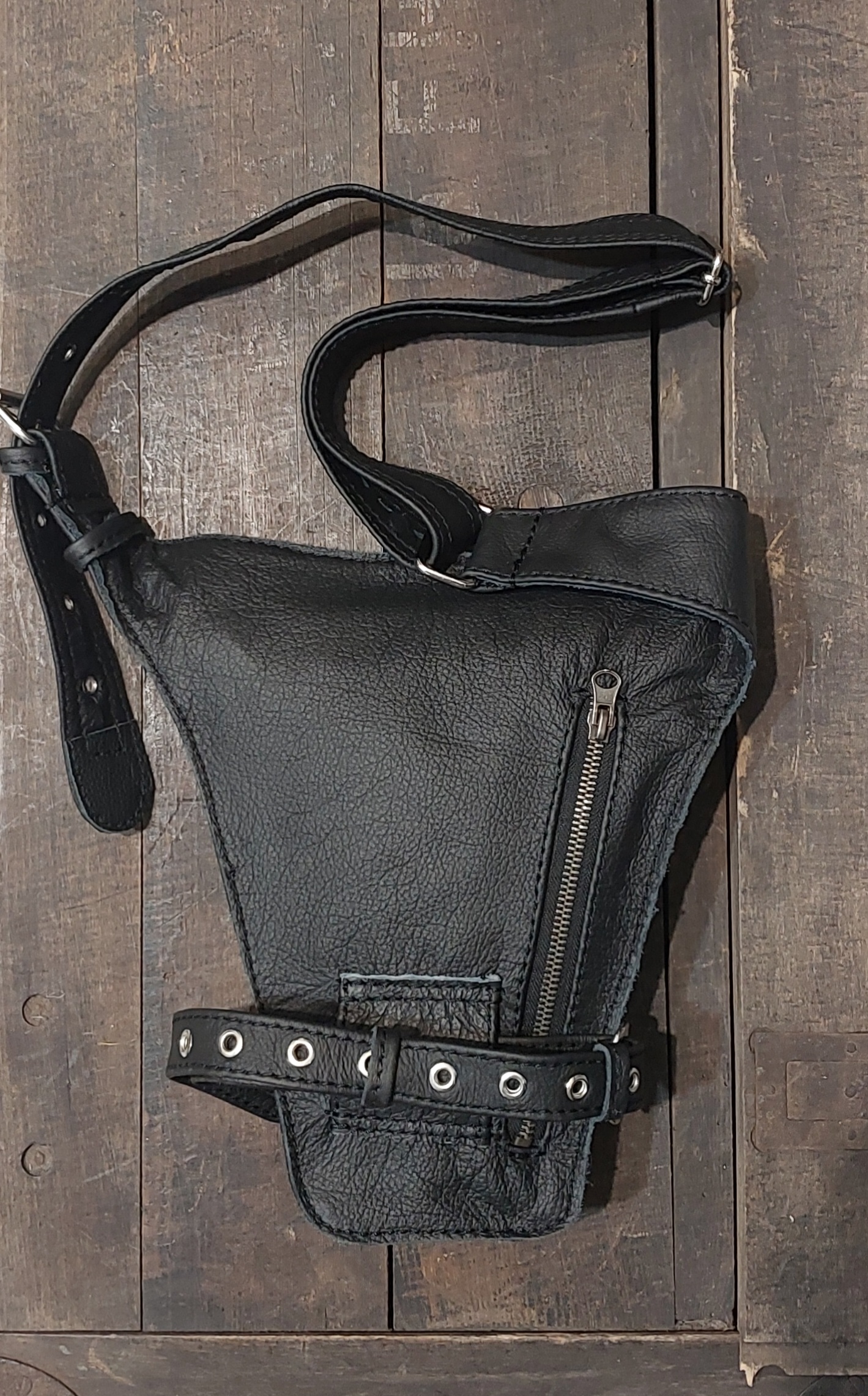 czarna saszetka skórzana biodrowa na nogę motocyklowa orzeł w koronie made in poland (2)