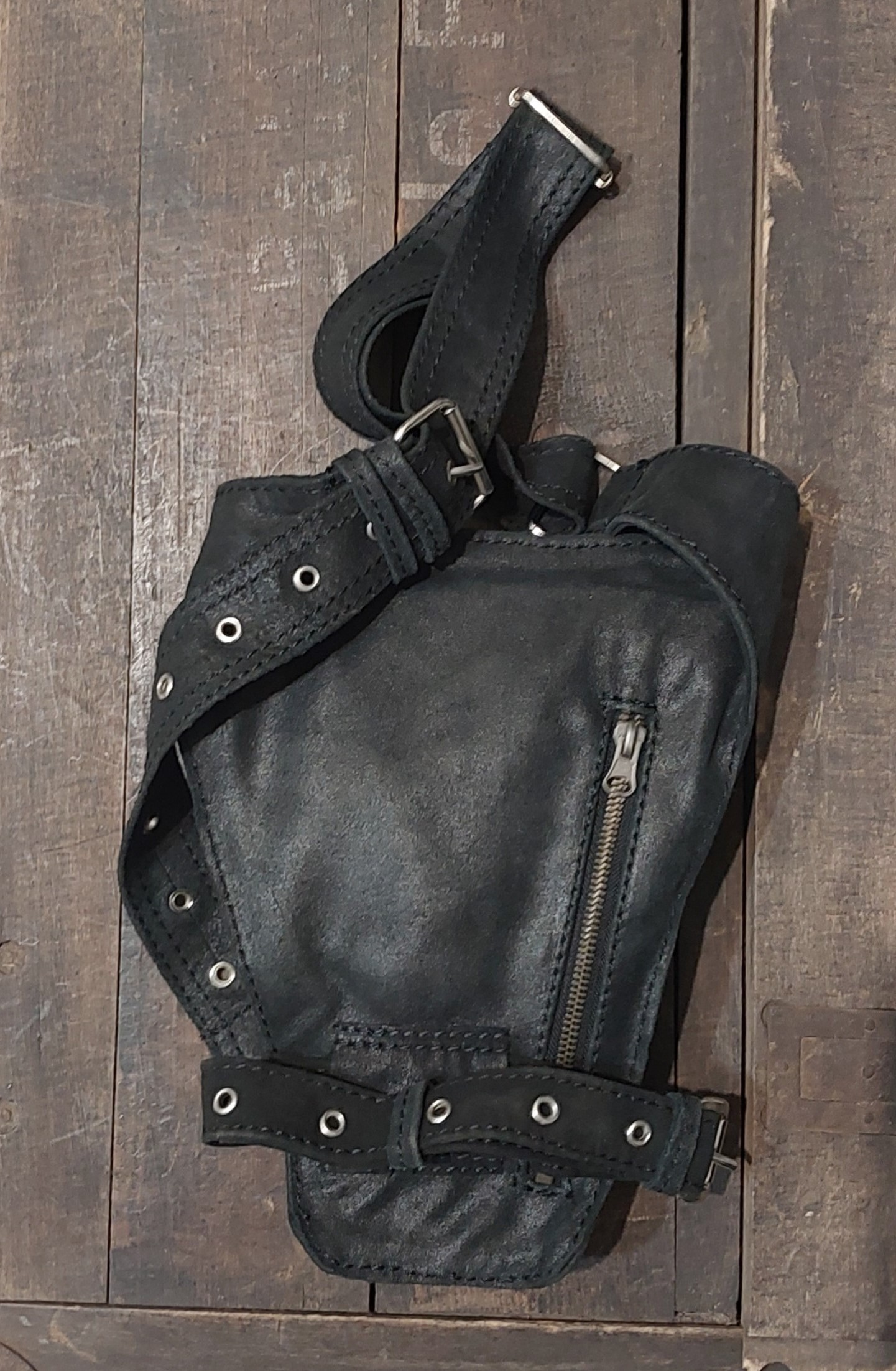 czarna saszetka skórzana biodrowa na nogę motocyklowa orzeł w koronie made in poland dwoina św. krzysztof (2)