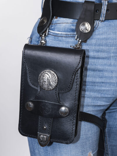 czarna skórzana saszetka z Indianinem na nogę biodrowa motocyklowa