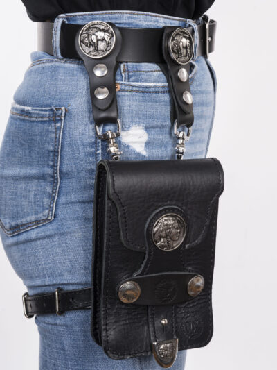 skórzana czarna saszetka biodrowa na pasek motocyklowa metalowy Indianin