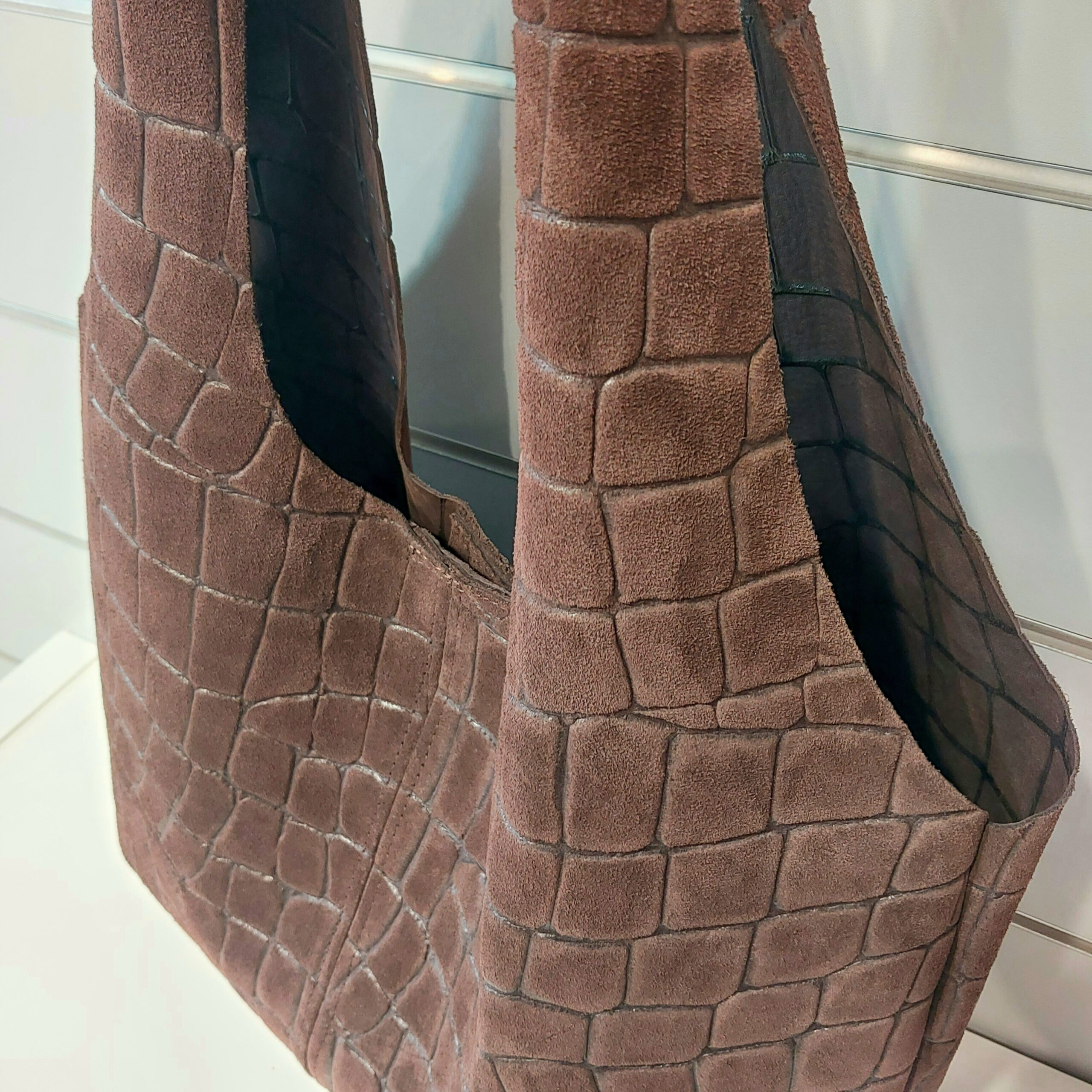 skórzana brązowa torebka shoper zamszowa na ramię (4)